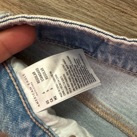 American Eagle Outfitters Women’s Light Denim Distressed Wide Leg Jeans - Picture 3 of 5